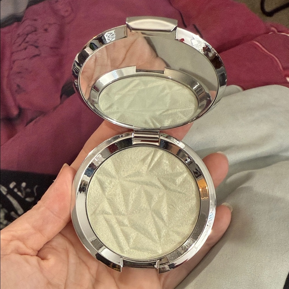 Smashbox Becca Golden Mint shimmery skin perfector